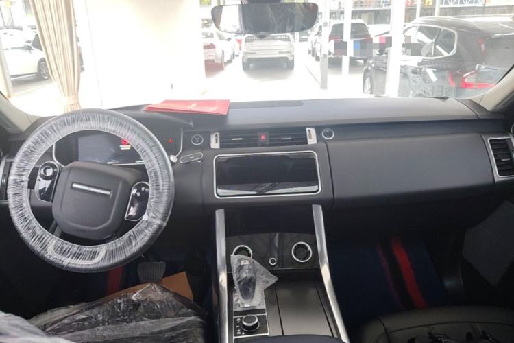 Used Land Rover Range Sport 2020 3.0 L6 SE Center Console