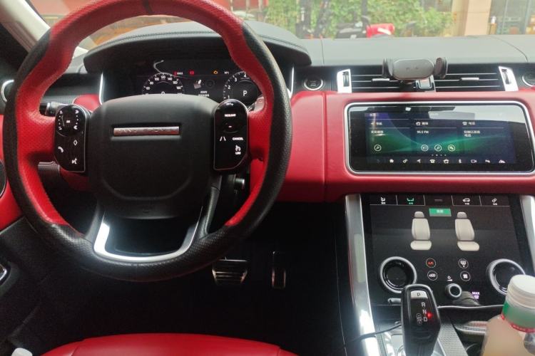 Used Land Rover Range Sport 2020 3.0 L6 HSE DYNAMIC Center Console
