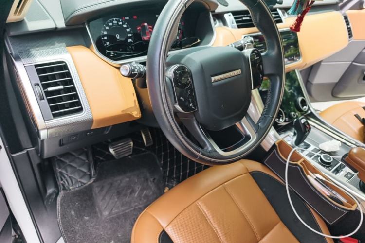 Used Land Rover Range Sport 2020 3.0 L6 HSE DYNAMIC Center Console