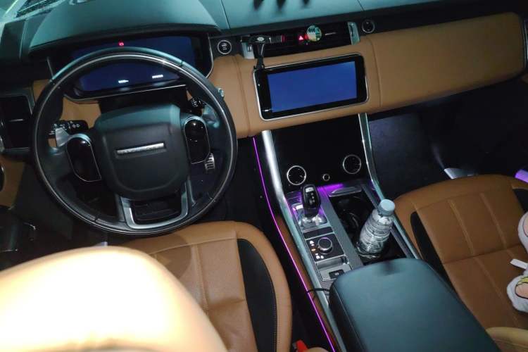 Used Land Rover Range Sport 2020 3.0 L6 SE Center Console