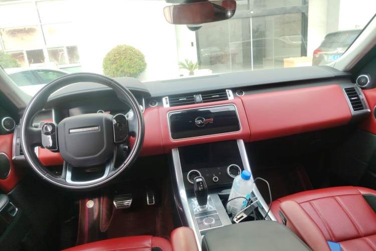 Used Land Rover Range Sport 2020 3.0 L6 HSE DYNAMIC Center Console