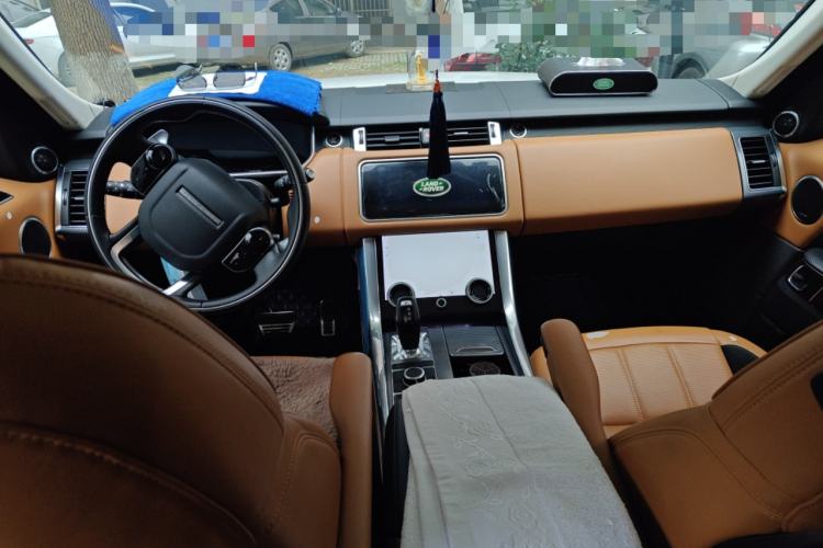 Used Land Rover Range Sport 2020 3.0 L6 HSE DYNAMIC Center Console