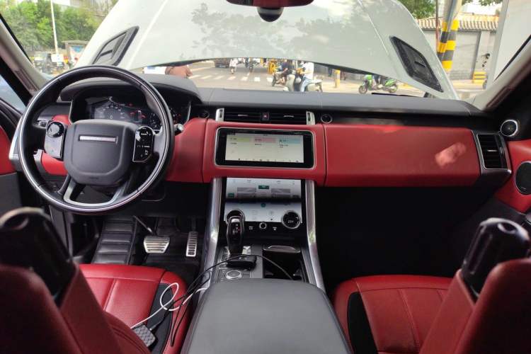 Used Land Rover Range Sport 2020 3.0 L6 HSE DYNAMIC Center Console