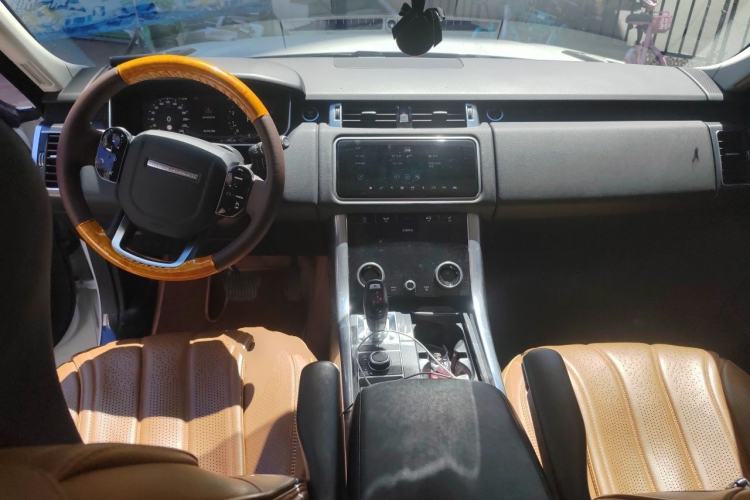 Used Land Rover Range Sport 2020 3.0 L6 SE Center Console