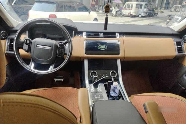 Used Land Rover Range Sport 2020 3.0 L6 HSE DYNAMIC Center Console