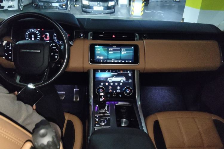 Used Land Rover Range Sport 2020 3.0 L6 HSE DYNAMIC Center Console