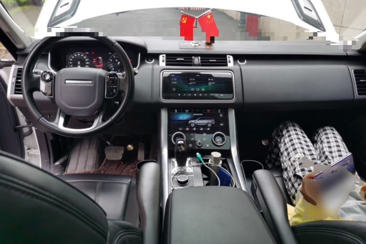 Used Land Rover Range Sport 2020 3.0 L6 SE Center Console
