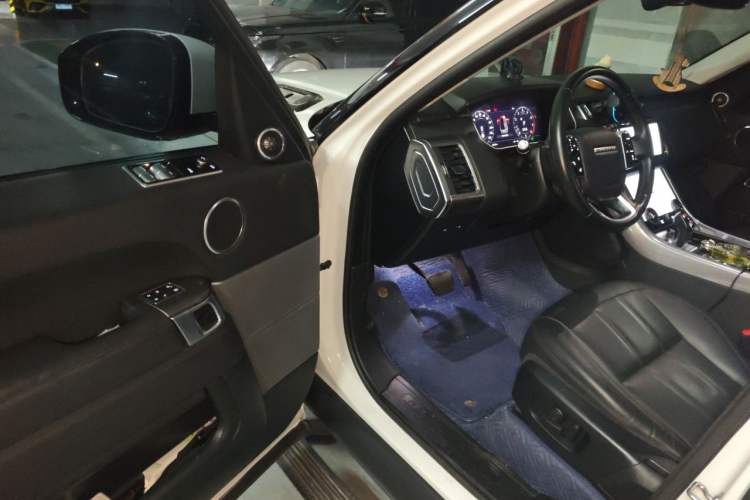 Used Land Rover Range Sport 2020 3.0 L6 SE Driver Seat