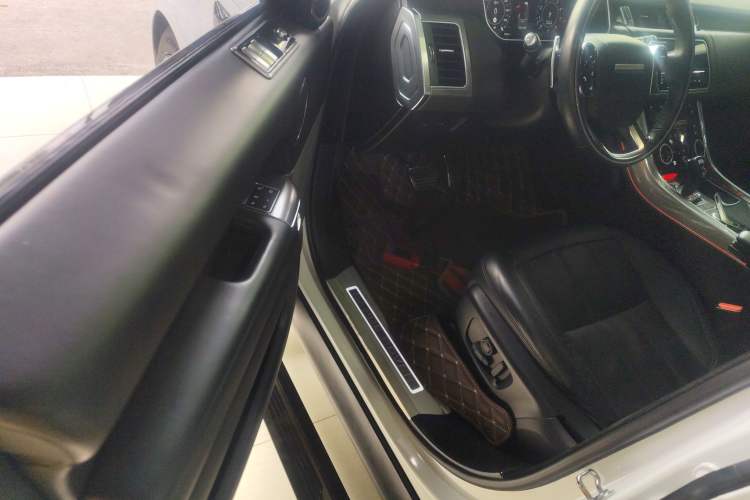 Used Land Rover Range Sport 2020 3.0 L6 SE Driver Seat