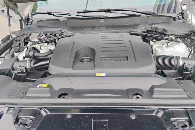 Used Land Rover Range Sport 2020 3.0 L6 HSE DYNAMIC Engine Bay