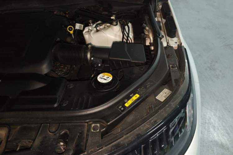 Used Land Rover Range Sport 2020 3.0 L6 SE Engine Bay Left
