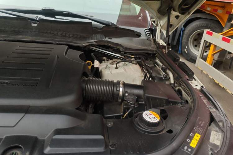 Used Land Rover Range Sport 2020 3.0 L6 HSE DYNAMIC Engine Bay Left
