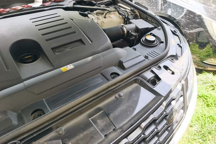 Used Land Rover Range Sport 2020 3.0 L6 HSE DYNAMIC Engine Bay Left
