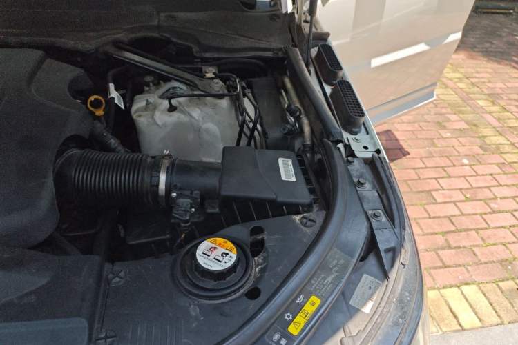 Used Land Rover Range Sport 2020 3.0 L6 HSE DYNAMIC Engine Bay Left