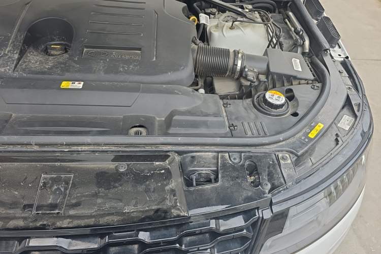 Used Land Rover Range Sport 2020 3.0 L6 SE Engine Bay Left