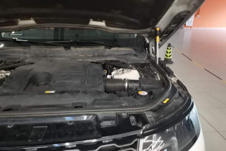 Used Land Rover Range Sport 2020 3.0 L6 HSE DYNAMIC Engine Bay Left