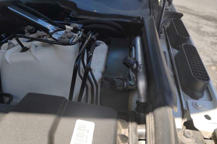 Used Land Rover Range Sport 2020 3.0 L6 SE Engine Bay Left