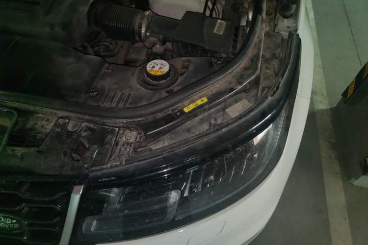 Used Land Rover Range Sport 2020 3.0 L6 SE Engine Bay Left