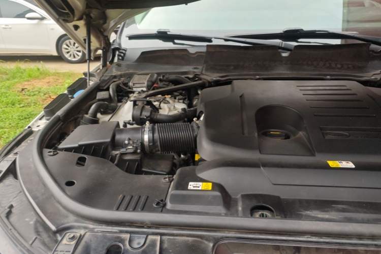Used Land Rover Range Sport 2020 3.0 L6 HSE DYNAMIC Engine Bay Right