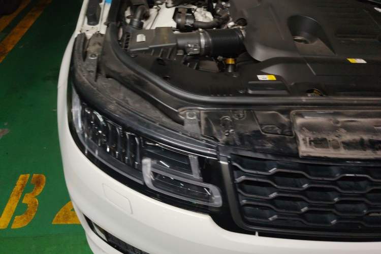 Used Land Rover Range Sport 2020 3.0 L6 SE Engine Bay Right