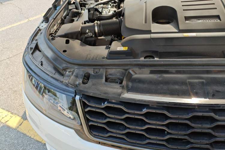 Used Land Rover Range Sport 2020 3.0 L6 HSE DYNAMIC Engine Bay Right