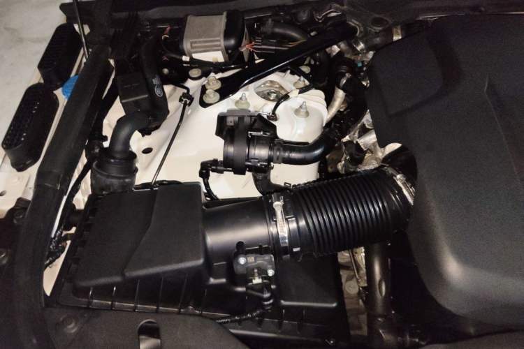 Used Land Rover Range Sport 2020 3.0 L6 HSE DYNAMIC Engine Bay Right