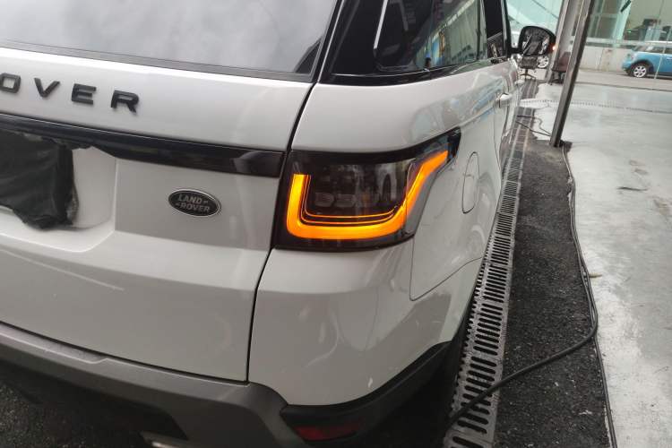 Used Land Rover Range Sport 2020 3.0 L6 SE Exterior 3