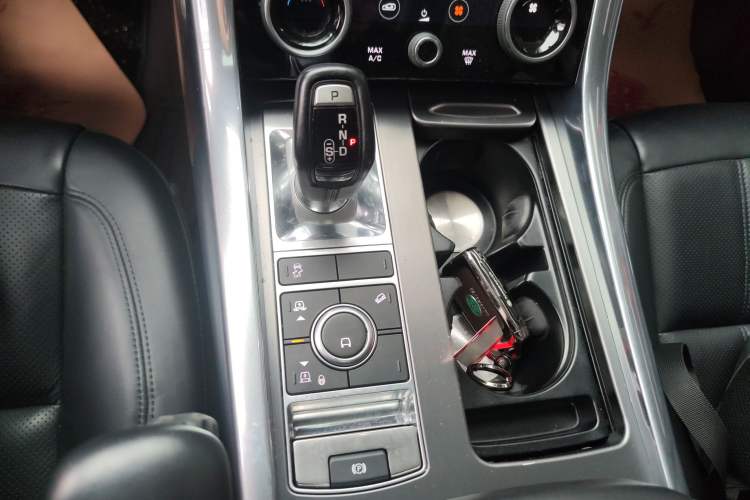 Used Land Rover Range Sport 2020 3.0 L6 SE Gear Lever