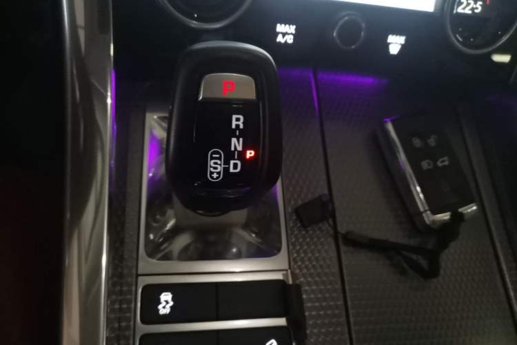 Used Land Rover Range Sport 2020 3.0 L6 HSE DYNAMIC Gear Lever