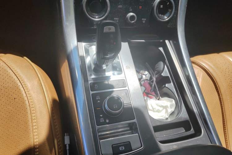 Used Land Rover Range Sport 2020 3.0 L6 SE Gear Lever