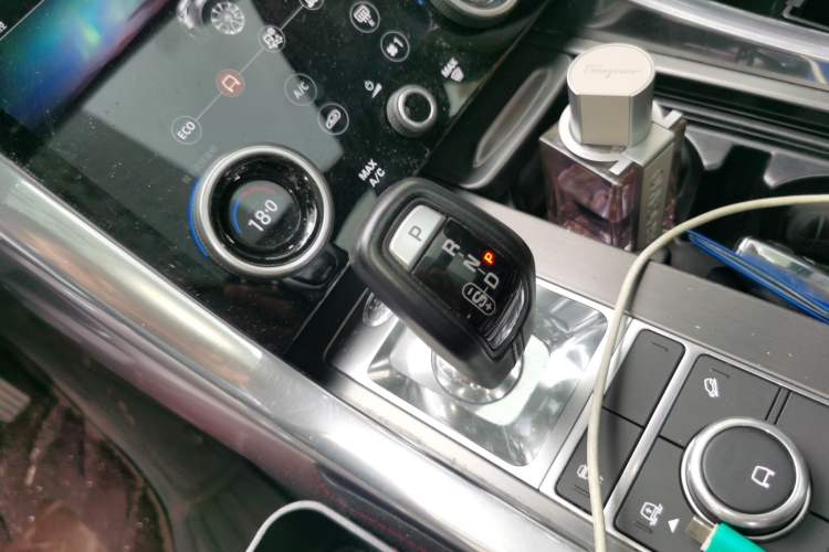 Used Land Rover Range Sport 2020 3.0 L6 SE Gear Lever
