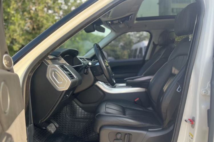 Used Land Rover Range Sport 2020 3.0 L6 SE Interior 1