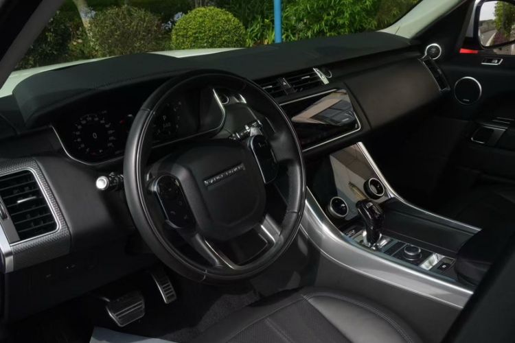 Used Land Rover Range Sport 2020 3.0 L6 HSE DYNAMIC Interior 2