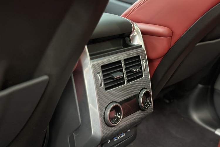 Used Land Rover Range Sport 2020 3.0 L6 HSE DYNAMIC Interior 2