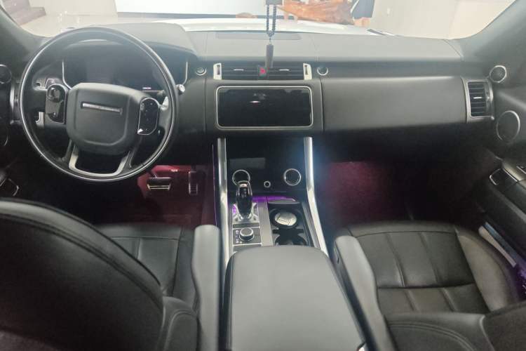 Used Land Rover Range Sport 2020 3.0 L6 HSE DYNAMIC Interior 3