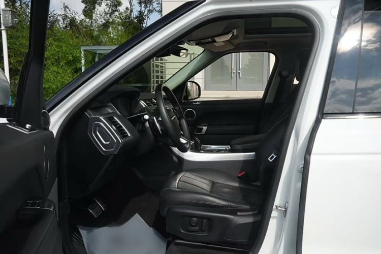 Used Land Rover Range Sport 2020 3.0 L6 HSE DYNAMIC Interior 3