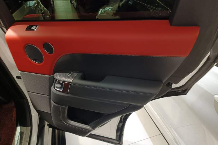 Used Land Rover Range Sport 2020 3.0 L6 HSE DYNAMIC Interior 3