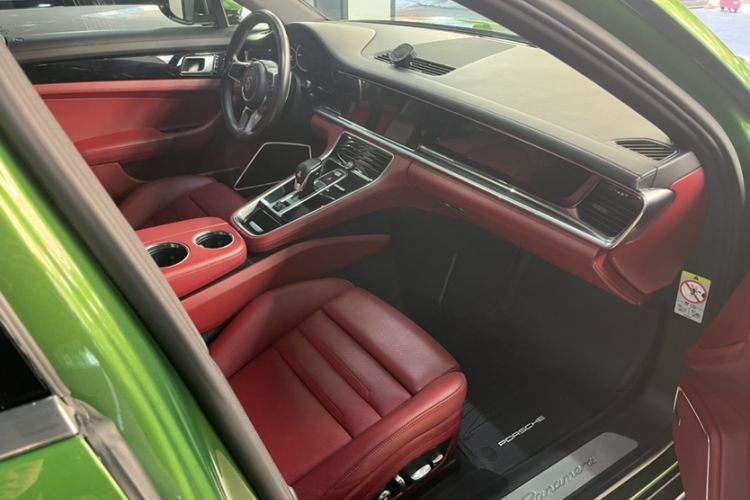 Used Land Rover Range Sport 2020 3.0 L6 HSE DYNAMIC Interior 4