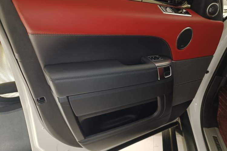 Used Land Rover Range Sport 2020 3.0 L6 HSE DYNAMIC Interior 4