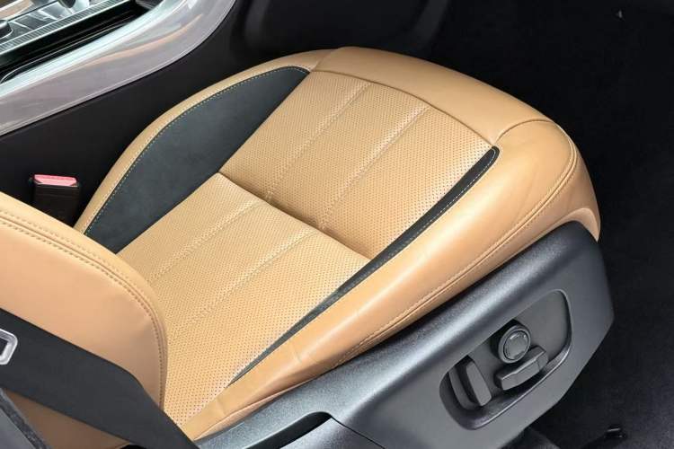 Used Land Rover Range Sport 2020 3.0 L6 HSE DYNAMIC Interior 5
