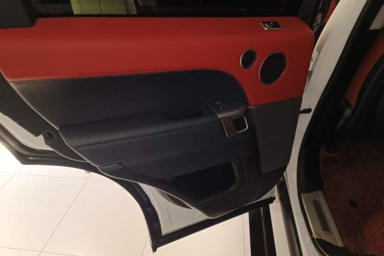 Used Land Rover Range Sport 2020 3.0 L6 HSE DYNAMIC Interior 5
