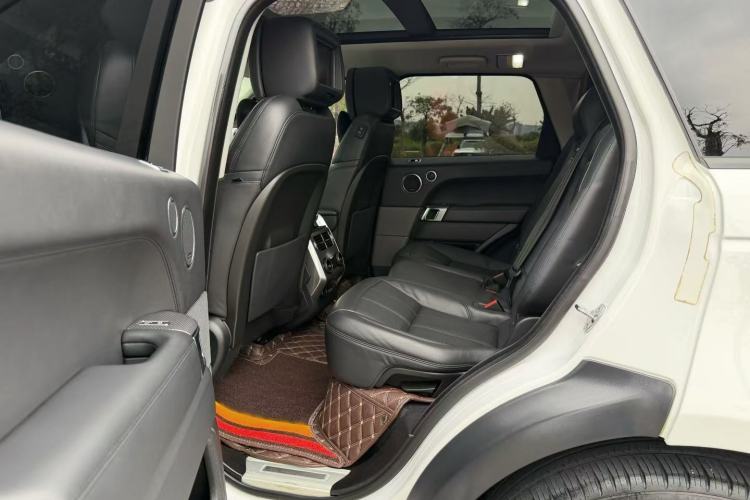 Used Land Rover Range Sport 2020 3.0 L6 SE Interior 5