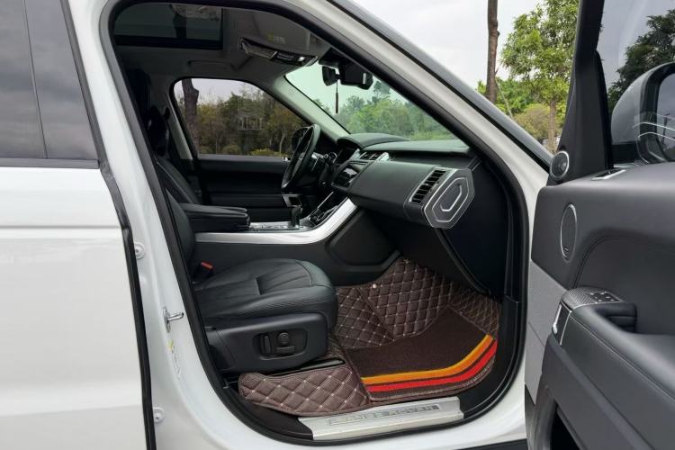 Used Land Rover Range Sport 2020 3.0 L6 SE Interior 6
