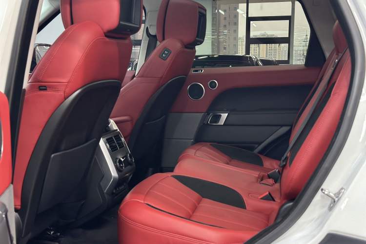 Used Land Rover Range Sport 2020 3.0 L6 HSE DYNAMIC Interior 8