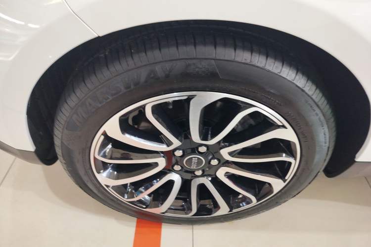 Used Land Rover Range Sport 2020 3.0 L6 SE Left Front Wheel Hub