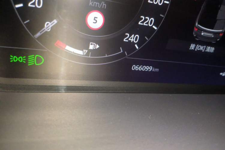 Used Land Rover Range Sport 2020 3.0 L6 HSE DYNAMIC Odometer Close Up