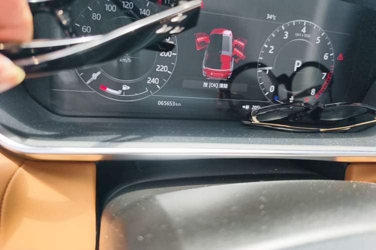 Used Land Rover Range Sport 2020 3.0 L6 HSE DYNAMIC Odometer Close Up
