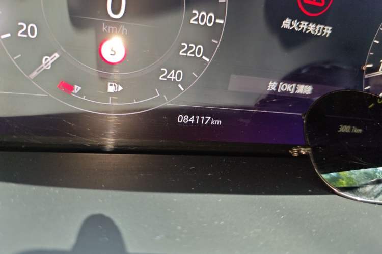 Used Land Rover Range Sport 2020 3.0 L6 HSE DYNAMIC Odometer Close Up