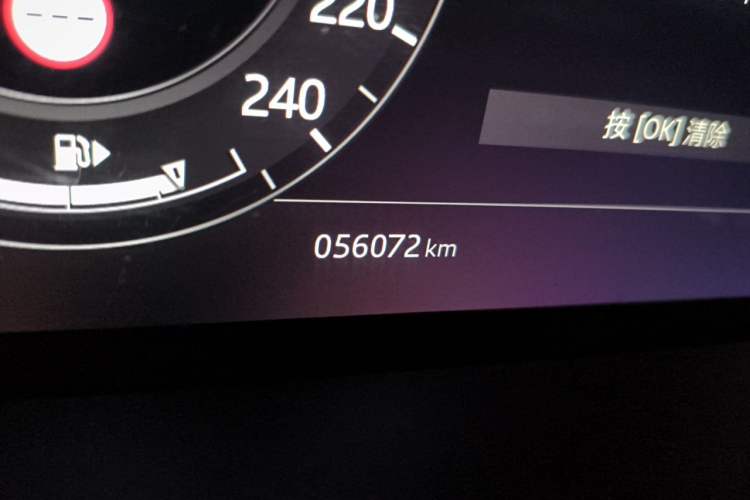 Used Land Rover Range Sport 2020 3.0 L6 HSE DYNAMIC Odometer Close Up