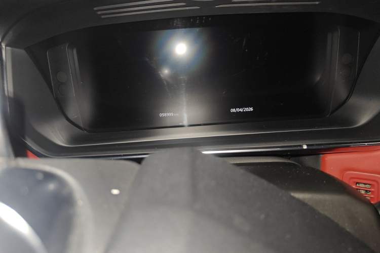 Used Land Rover Range Sport 2020 3.0 L6 HSE DYNAMIC Odometer Close Up